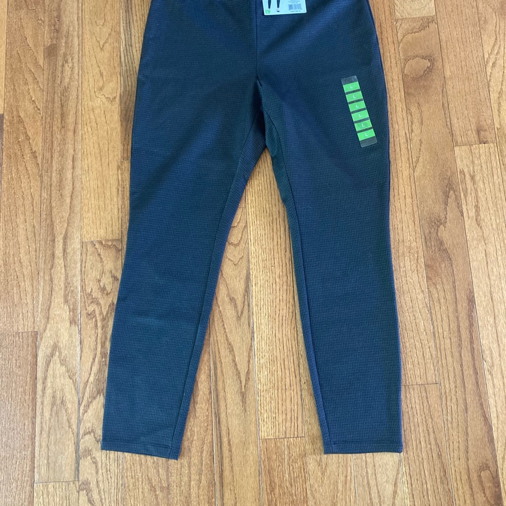 Ellen Tracy Black Leggings Capri with Pattern Accent